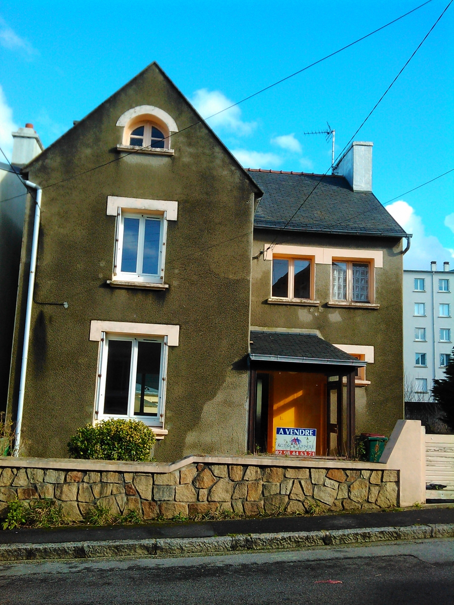BREST, RIVE DROITE, quartier le Landais, maison des années 30 avec l