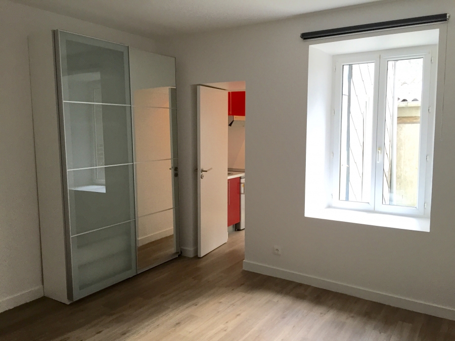 A louer Brest Centre St Martin: Studio état Neuf 23 M2 avec accès cour