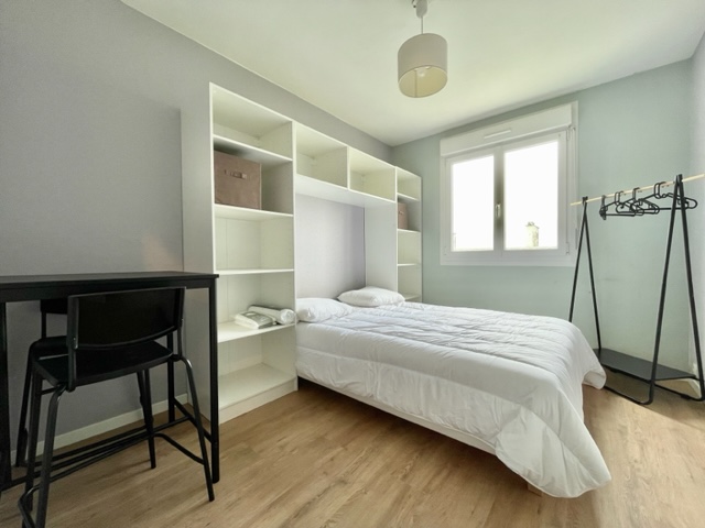 A louer Brest Bellevue/Facs grande chambre meublé dans colocation offre promotionelle 3 semaine gratuite.