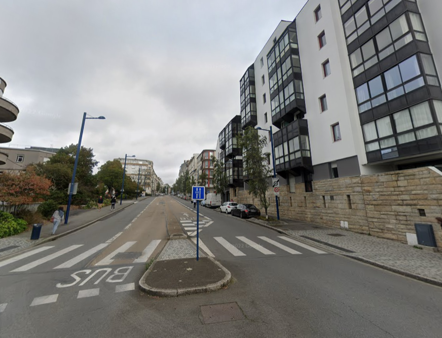 À VENDRE, BREST, CENTRE, LOT DE 3 PLACES DE PARKING COUVERTES.