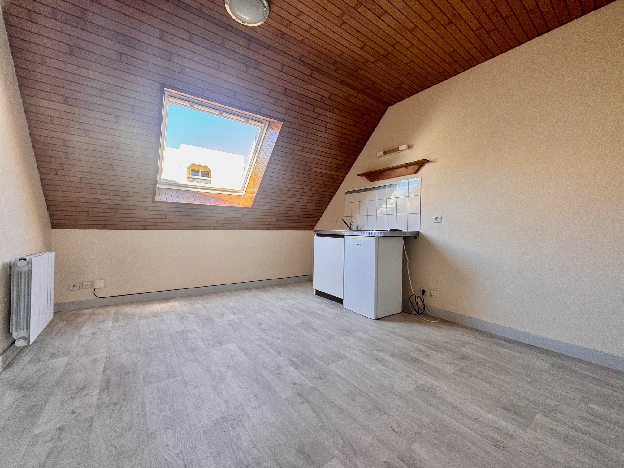 A VENDRE, BREST, LAMBEZELLEC, Appartement T1, dernier étage