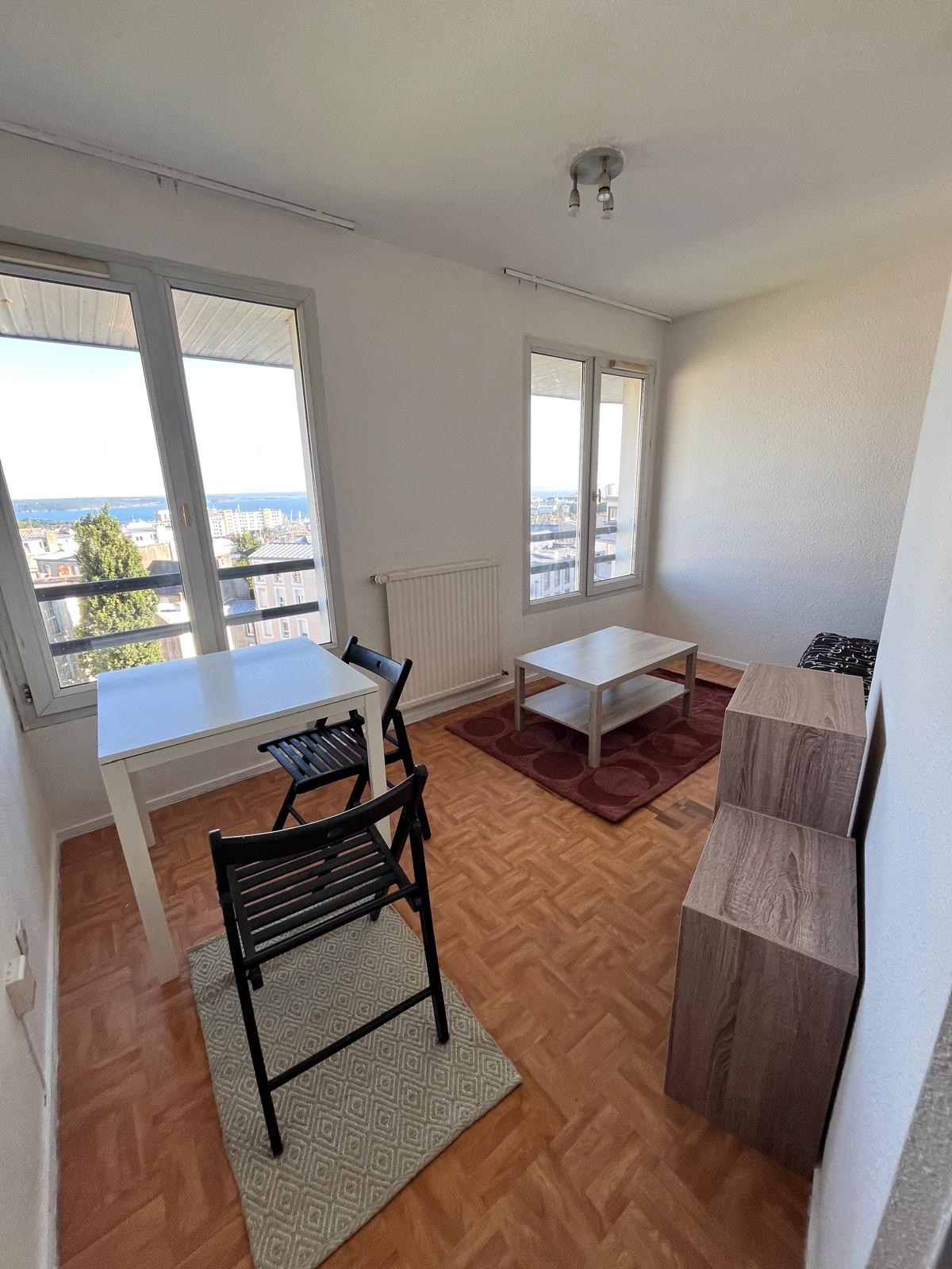 Brest jaurès Studio meublée avec vue imprenable sur la mer 18 M2